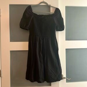 Ann Taylor Black Short Sleeve Smocked Front Dress. Size 6. Lined